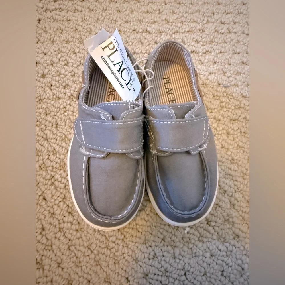 NWT The Children's Place Gray Kids Loafers Sz 7